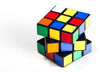 რობოტმა რუბიკის კუბი 103 წამში ააწყო – ნახეთ ვიდეო