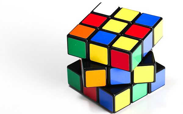 რობოტმა რუბიკის კუბი 103 წამში ააწყო – ნახეთ ვიდეო