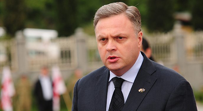 მოგიწოდებთ, დავძლიოთ ჩვენს თავში სასარგებლო იდიოტობა, ნუ ვებრძვით მიხეილ სააკაშვილის ან ნებისმიერი სხვა ადამიანის პლაკატებს – გიორგი ბარამიძე