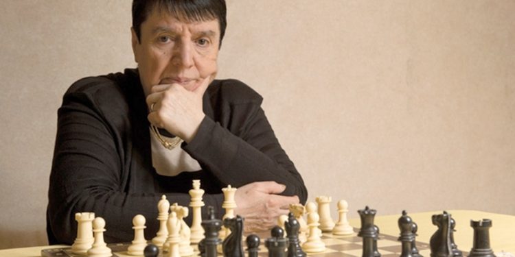 ნონა გაფრინდაშვილი: ძალოვანი სტრუქტურის წარმომადგენელი ამოვიდა სცენაზე და გვითხრა, რომ დავშლილიყავით, ხელში გვეჭირა სანთლები, სხვა არაფერი არ გვქონდა.