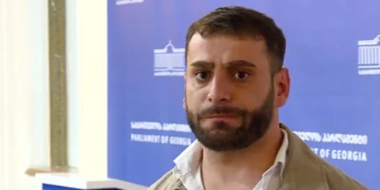 „ნაცმოძრაობის“ რეჟიმის დაზარალებული გიორგი ხოჭავა: მიმიყვანეს სამმართველოში, გაჩერდნენ და 5 წუთში სამმართველოს ეზოდან გამოვიდა მეგის ქარდავა