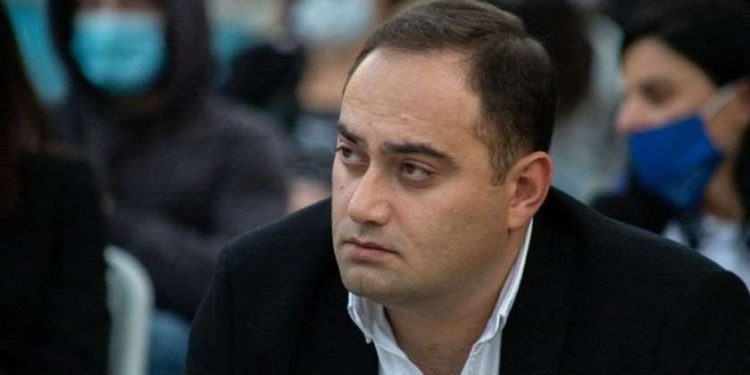 ზურაბ ქადაგიძე „ტვ პირველზე“: ეს საცოდავები, იმ კურდღლის დღეში არიან, მგელს რომ საყვედურობს, ბუღალტერია რაღას შემტენეო.