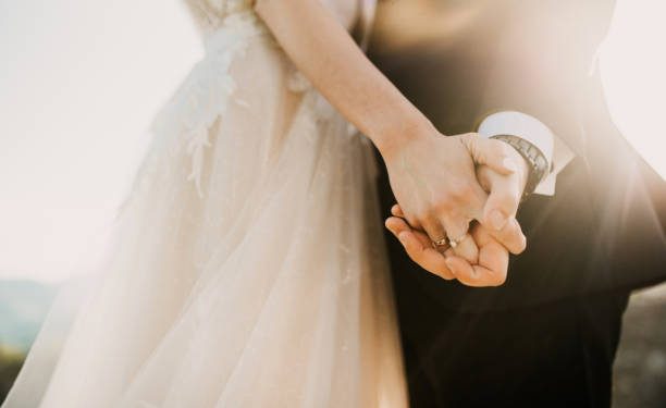 როგორ ავარჩიოთ ქორწილისთვის საუკეთესო თარიღი – ყველა დეტალი