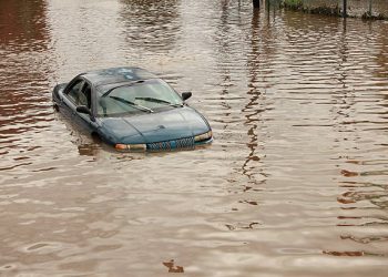 დატბორილი ქუჩები და წყალში მოცურავე ავტომობილები – რა ვითარებაა ამ დროისთვის საფრანგეთში, სადაც წყალდიდობაა