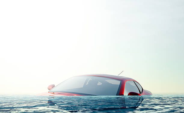 როგორ მოვიქცეთ, როცა ავტომობილი წყალში იძირება