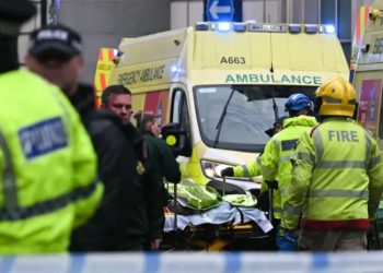 ლივერპულში ავტომობილის ფეხბურთის გულშემატკივრებში შევარდნის შედეგად 27 ადამიანი საავადმყოფოში მოათავსეს, მათ შორის არიან ბავშვები