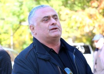 ვიქტორ ჯაფარიძე: სააკაშვილმა მოინდომა მაჟორიტარებთან შეხვედრა, რომ შევედით შეხვედრაზე, გვითხრა, ისეთი ტყვიები მაქვს შემოტანილი, რვა თვე ფეხზე ვერ დადგებითო – ამას გვეუბნებოდა პრეზიდენტი დეპუტატებს