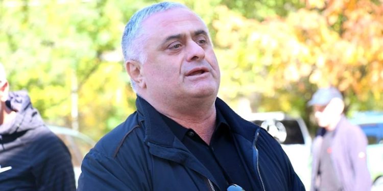 ვიქტორ ჯაფარიძე: სააკაშვილმა მოინდომა მაჟორიტარებთან შეხვედრა, რომ შევედით შეხვედრაზე, გვითხრა, ისეთი ტყვიები მაქვს შემოტანილი, რვა თვე ფეხზე ვერ დადგებითო – ამას გვეუბნებოდა პრეზიდენტი დეპუტატებს