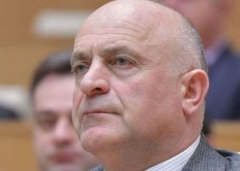 ჯუმბერ იზორია მამუკა ხაზარაძეს: მე როცა სამშობლოს იარაღით ხელში ვიცავდი, თქვენ საცხოვრებელი სახლისა და ლუკმაპურის გარეშე ტოვებდით ჩვენს მოქალაქეებს.