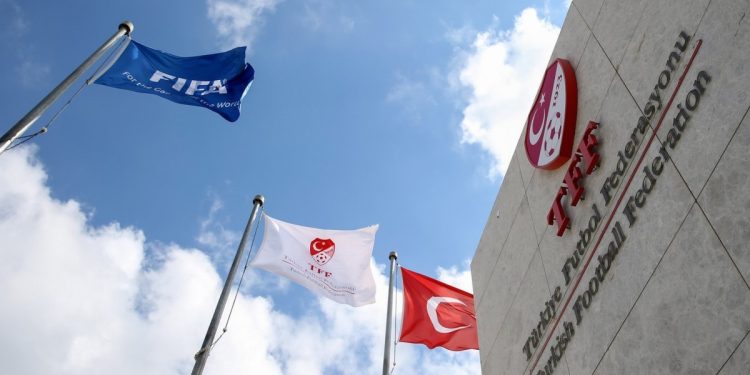 თურქეთის პროკურატურამ ფეხბურთის 17 მსაჯისა და სუპერლიგის კლუბის პრეზიდენტის დაკავების ბრძანება გასცა