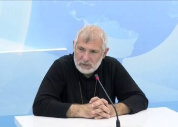 “როგორ უნდა შეიყვანო ადამიანი ამ სამყაროში?” – დეკანოზი დავით ციცქიშვილი