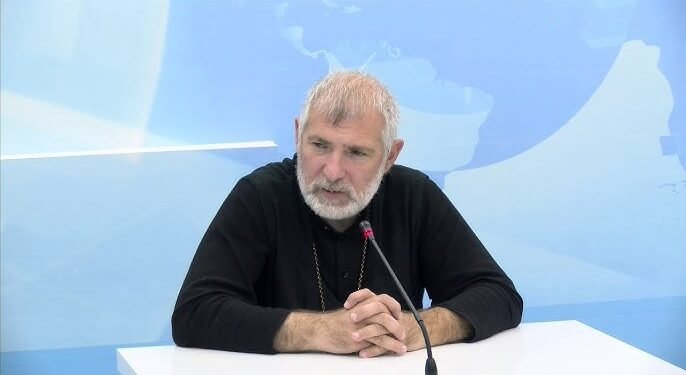 “როგორ უნდა შეიყვანო ადამიანი ამ სამყაროში?” – დეკანოზი დავით ციცქიშვილი