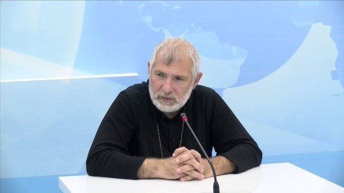 “როგორ უნდა შეიყვანო ადამიანი ამ სამყაროში?” – დეკანოზი დავით ციცქიშვილი