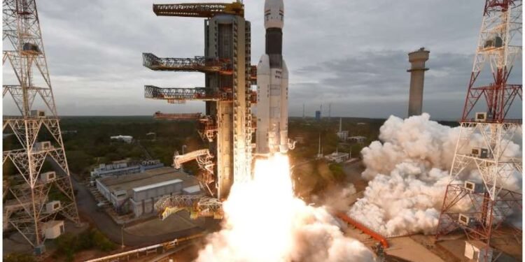 1972 წლის შემდეგ პირველად, მთვარისკენ მიემართება კოსმოსური ხომალდი, რომლის ბორტზეც ასტრონავტები იმყოფებიან