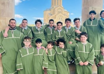 გაიცანით, სამების საკათედრო ტაძრის მეზარეები