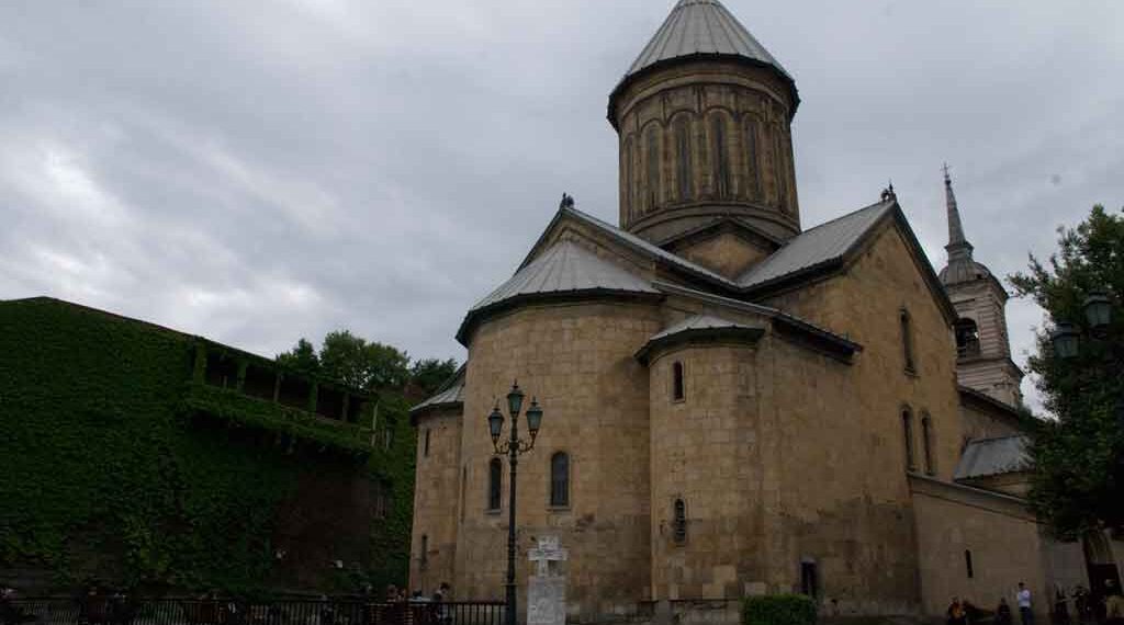 სიონის საკათედრო ტაძარში კვლავ მოქალაქეების უწყვეტი ნაკადია