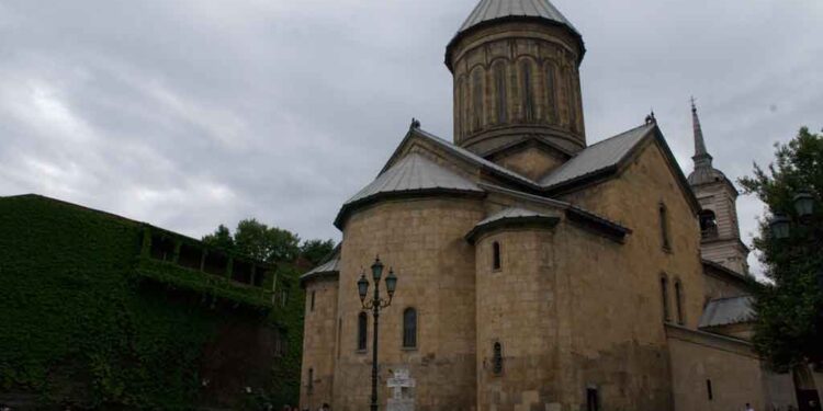 სიონის საკათედრო ტაძარში კვლავ მოქალაქეების უწყვეტი ნაკადია