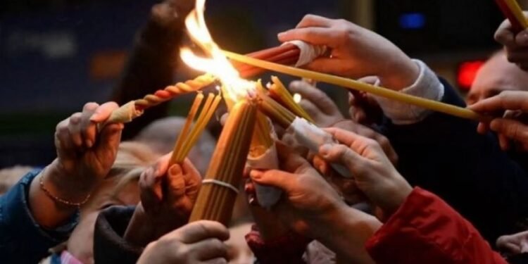 მაცხოვრის საფლავზე წმინდა ცეცხლი გადმოვიდა