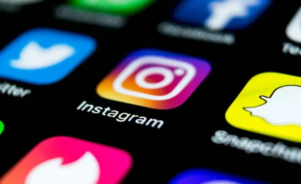 TikTok, Instagram და Snapchat – გერმანიის განათლების მინისტრი ასაკობრივი შეზღუდვის შესახებ საუბრობს